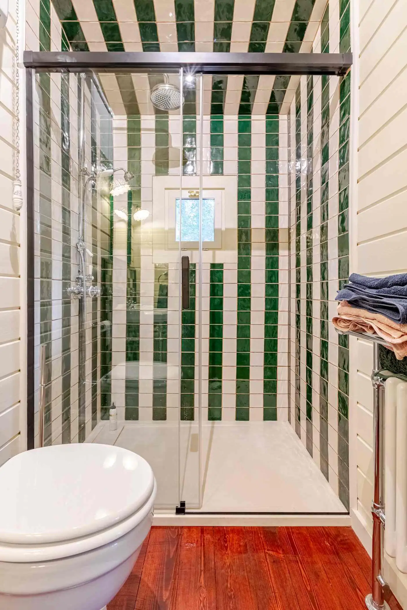 La douche en zellige vert et blanc