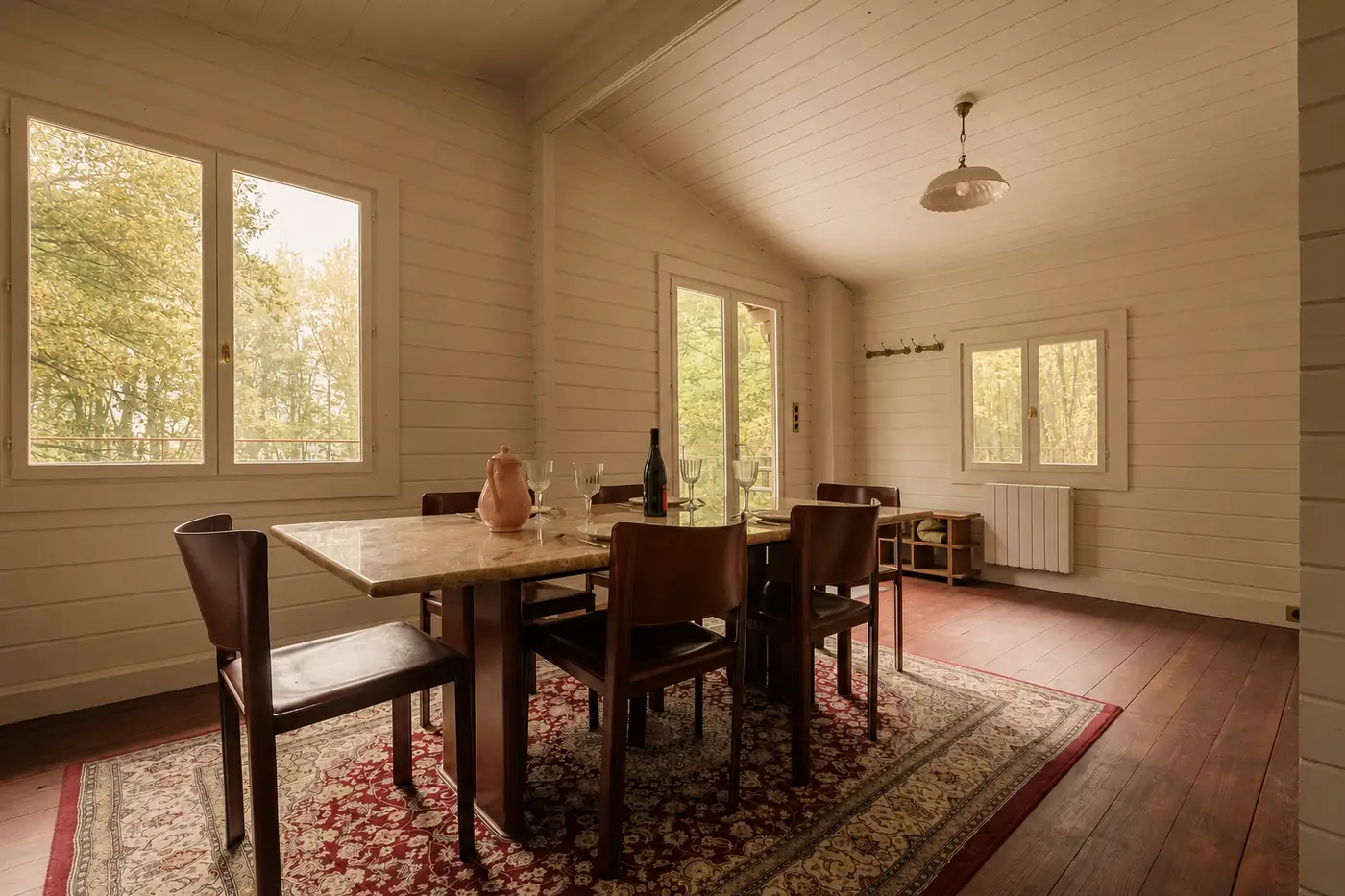 Salle à manger, table en marbre